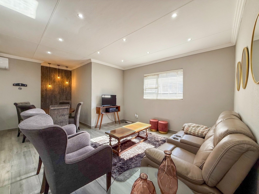 8 Bedroom Property for Sale in Schoemansville North West